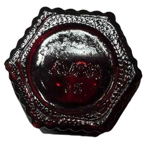 Avon Vintage 1876 Cape Cod Collection Ruby Red Glass Salt Shaker - Picture 3 of 6